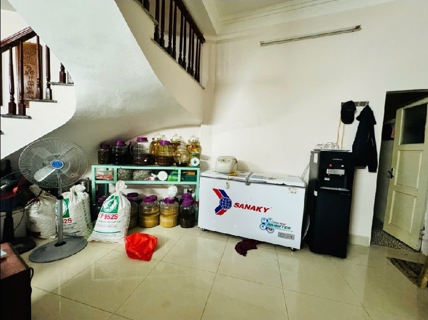 Chính chủ gửi bán 256m2 đất thổ cư Lạc Long Quân, Tây Hồ Hà Nội.